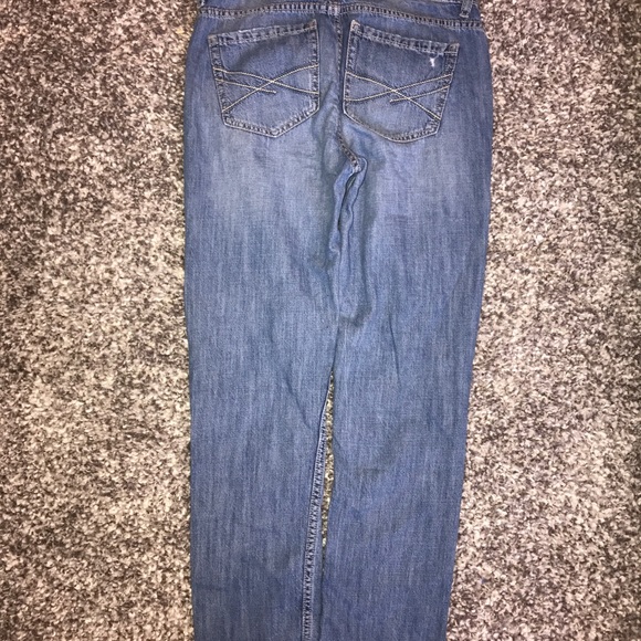 Boyfriend jeans with large holes in the knees - Picture 3 of 3